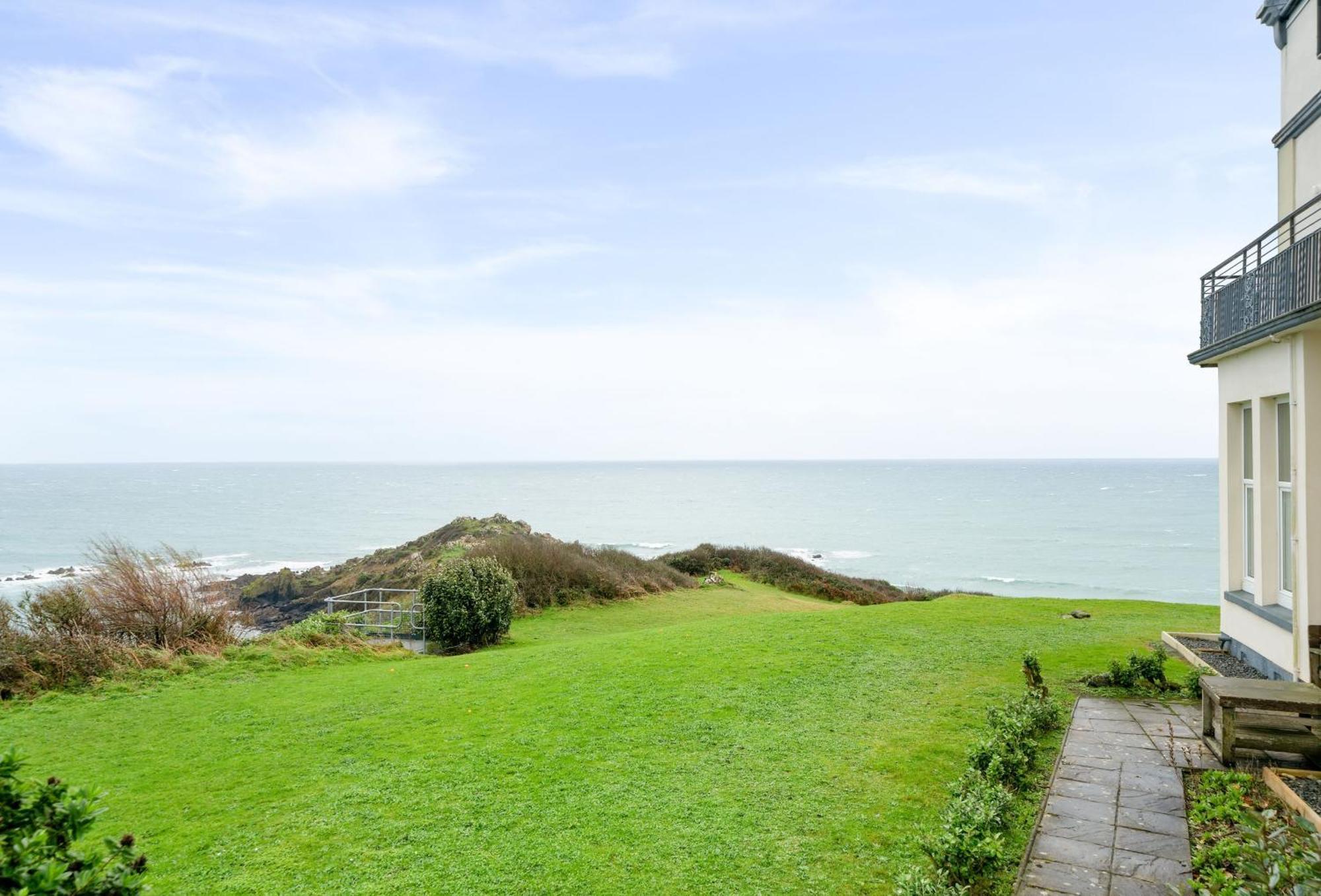Journeys End With Stunning Sea Views From The Headland Villa Coverack Exterior photo