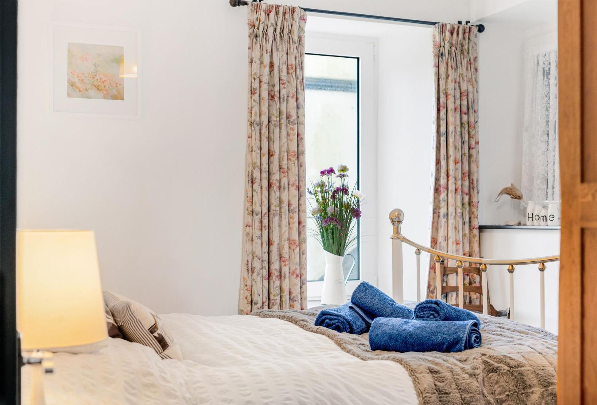 Journeys End With Stunning Sea Views From The Headland Villa Coverack Exterior photo